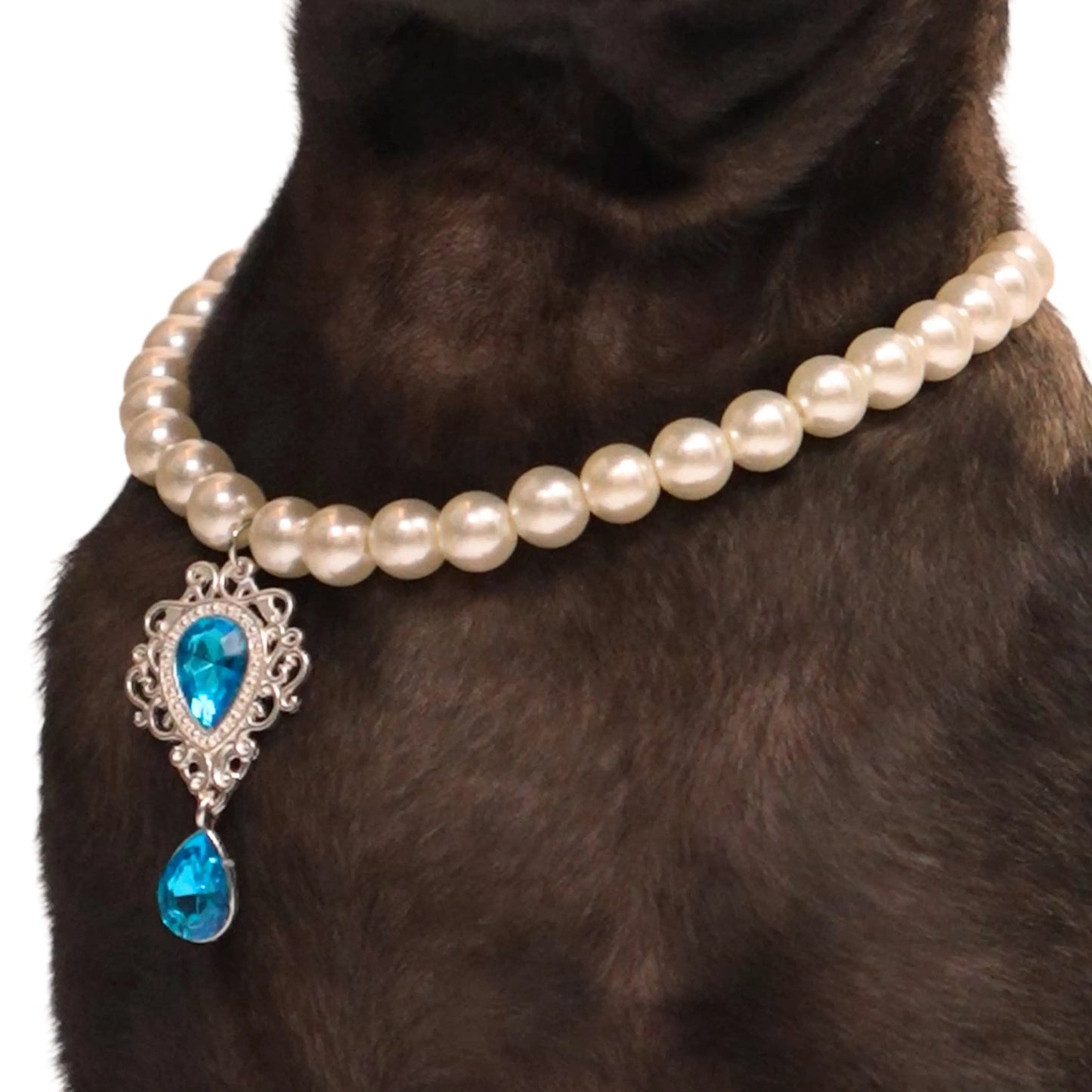 Pet pearl necklace with blue semi-precious gemstone pendant