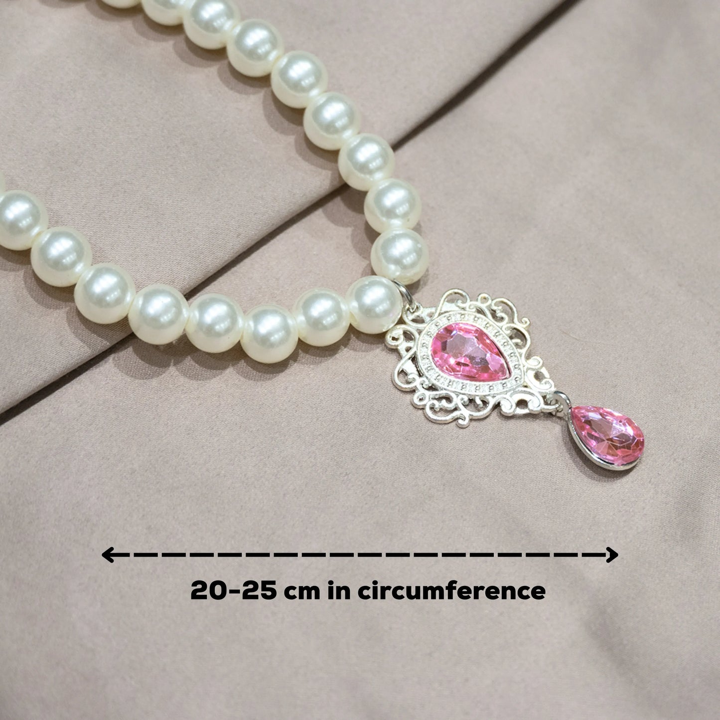 Pet pearl necklace with pink semi-precious gemstone pendant
