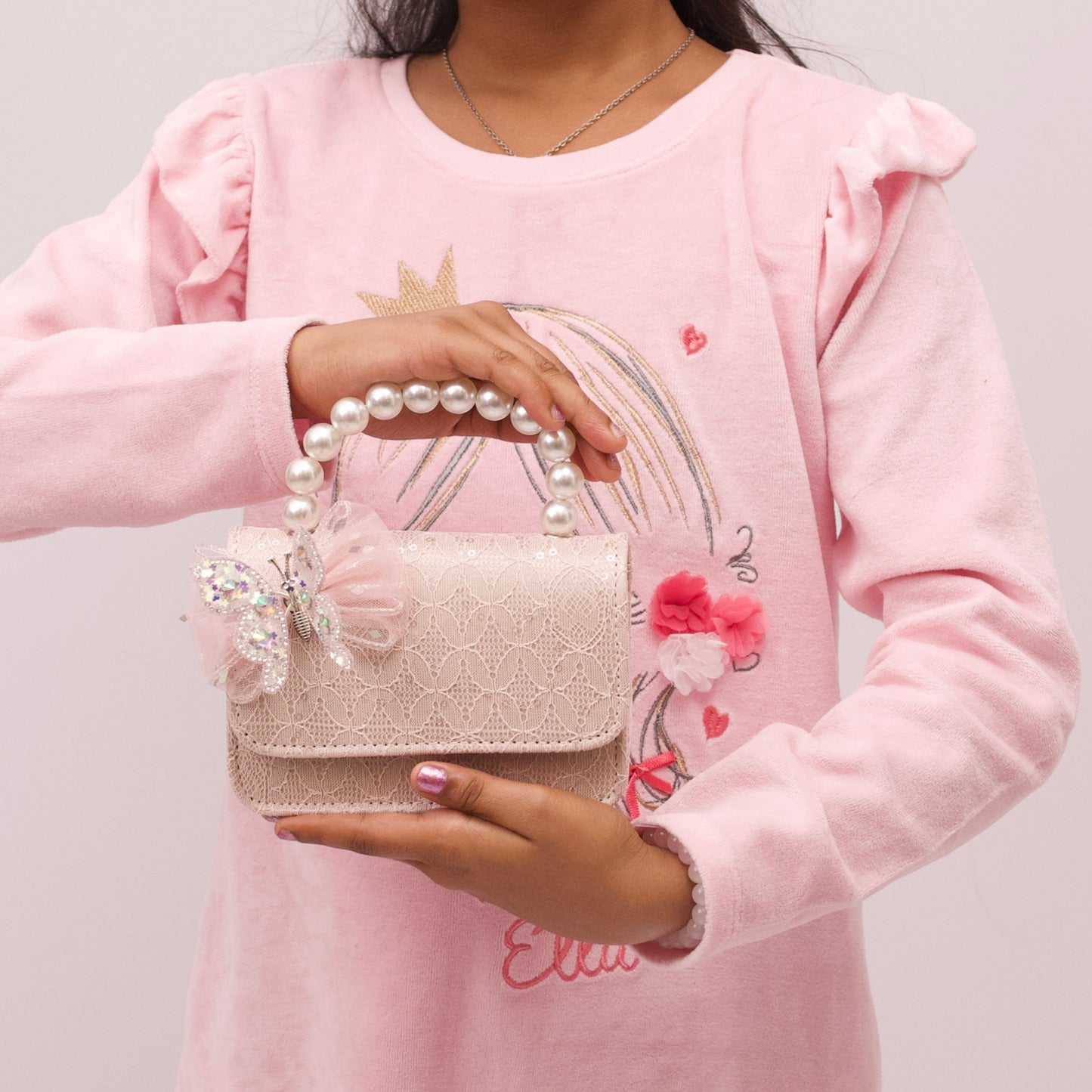 Mini girls bag in black with flapping wings and glitter finish