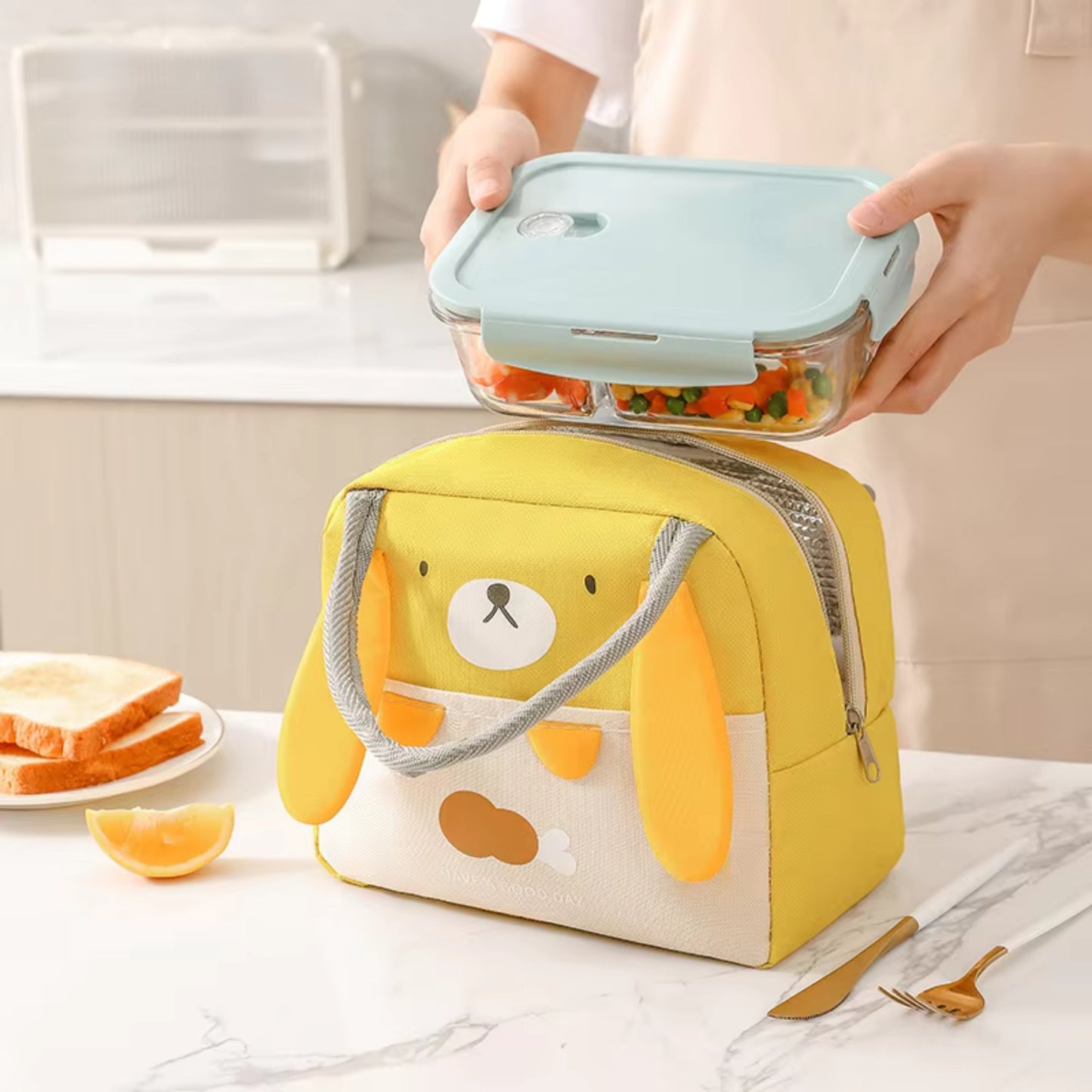 Dog-Themed Lunch Bag with the Lunch Box Placement