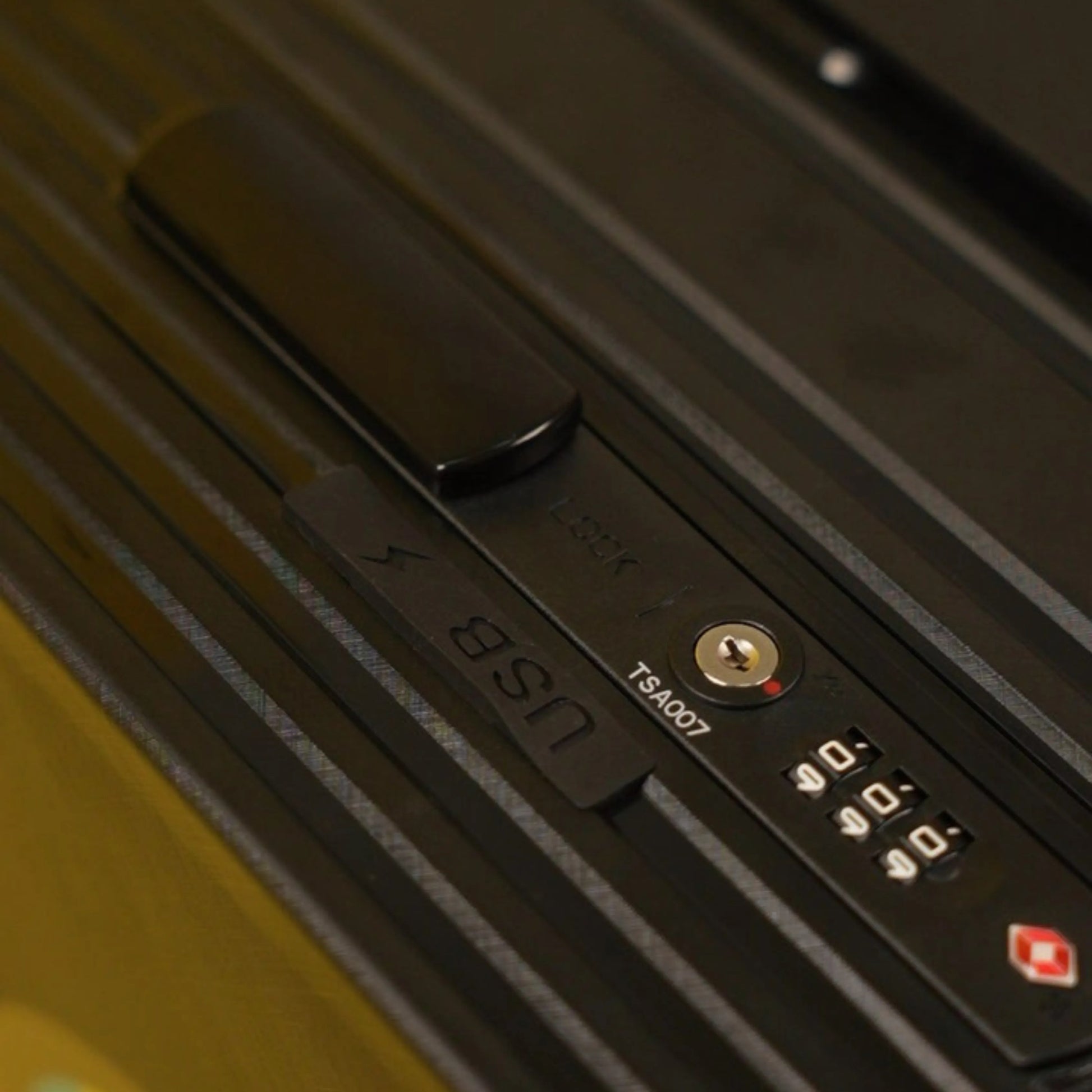 Lightweight cabin luggage trolley with USB charging