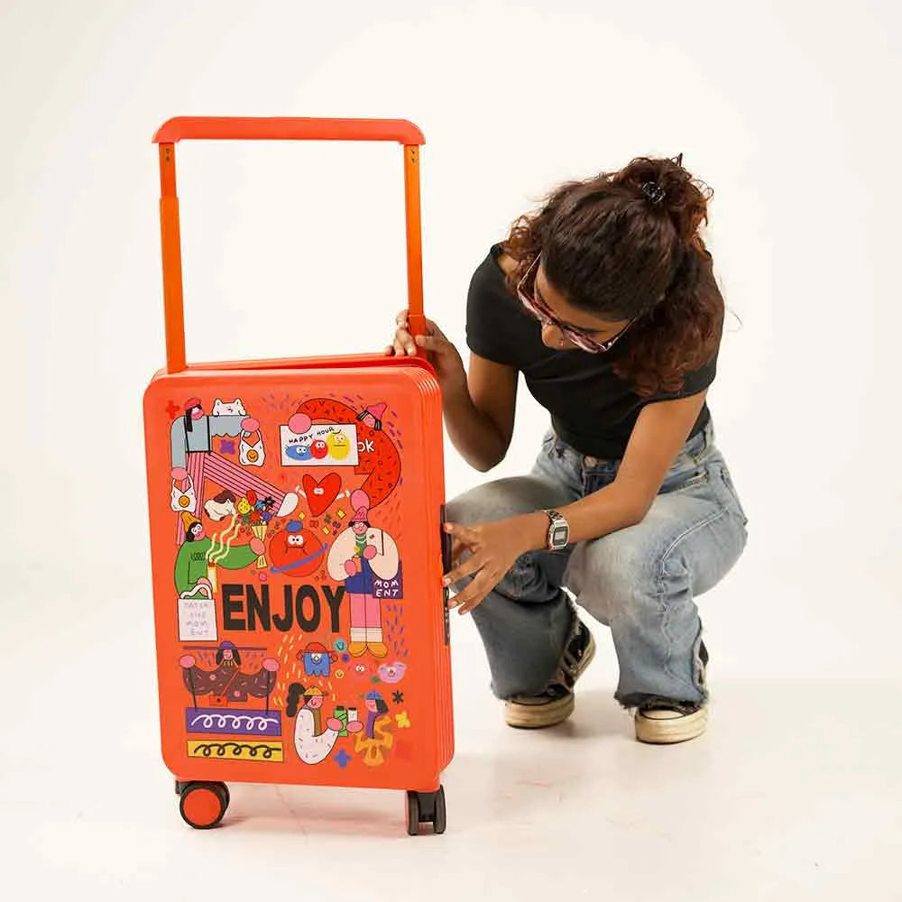 Lightweight cabin luggage trolley with ergonomic handle