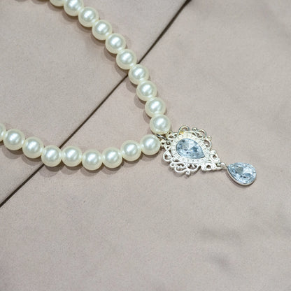 Pet pearl necklace with white semi-precious gemstone pendant